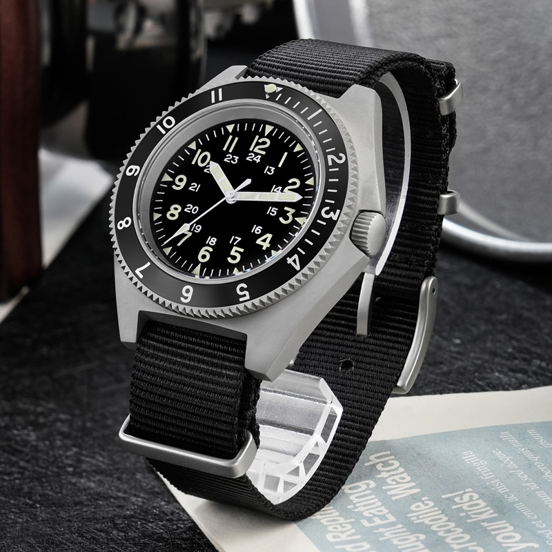 Watchdives WD1972 クォーツ時計サファイア夜 - Mens Fashion Watch のレビューと価格